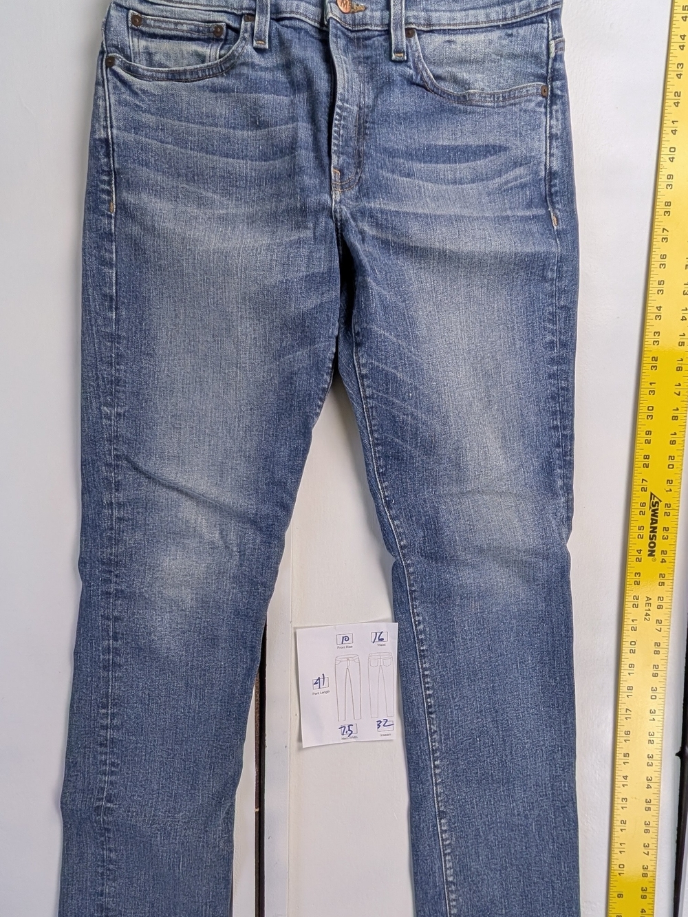 Rare Madewell Men’s Slim Straight Jeans in Medium Blue Faded Wash